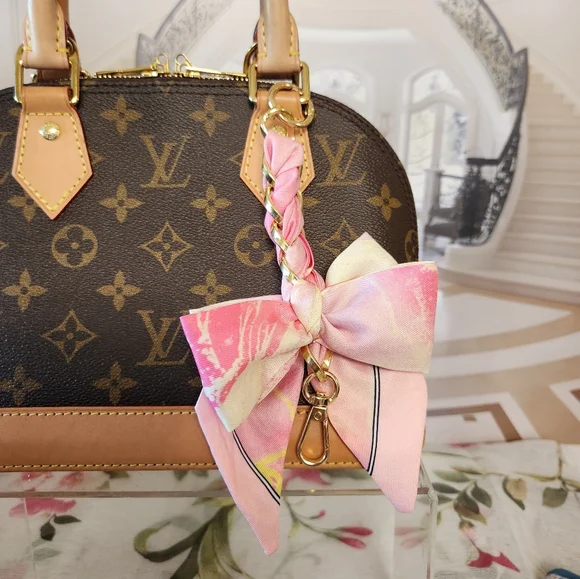 BEAUTIFUL Bow Key Fob Key Ring - Picture 2 of 12